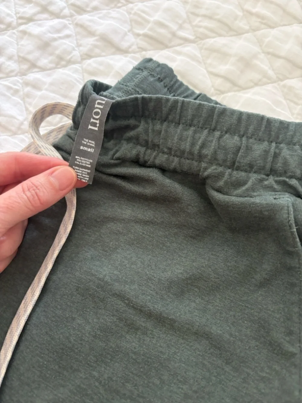 VUORI Jogger in Kelp Green - Picture 5 of 6